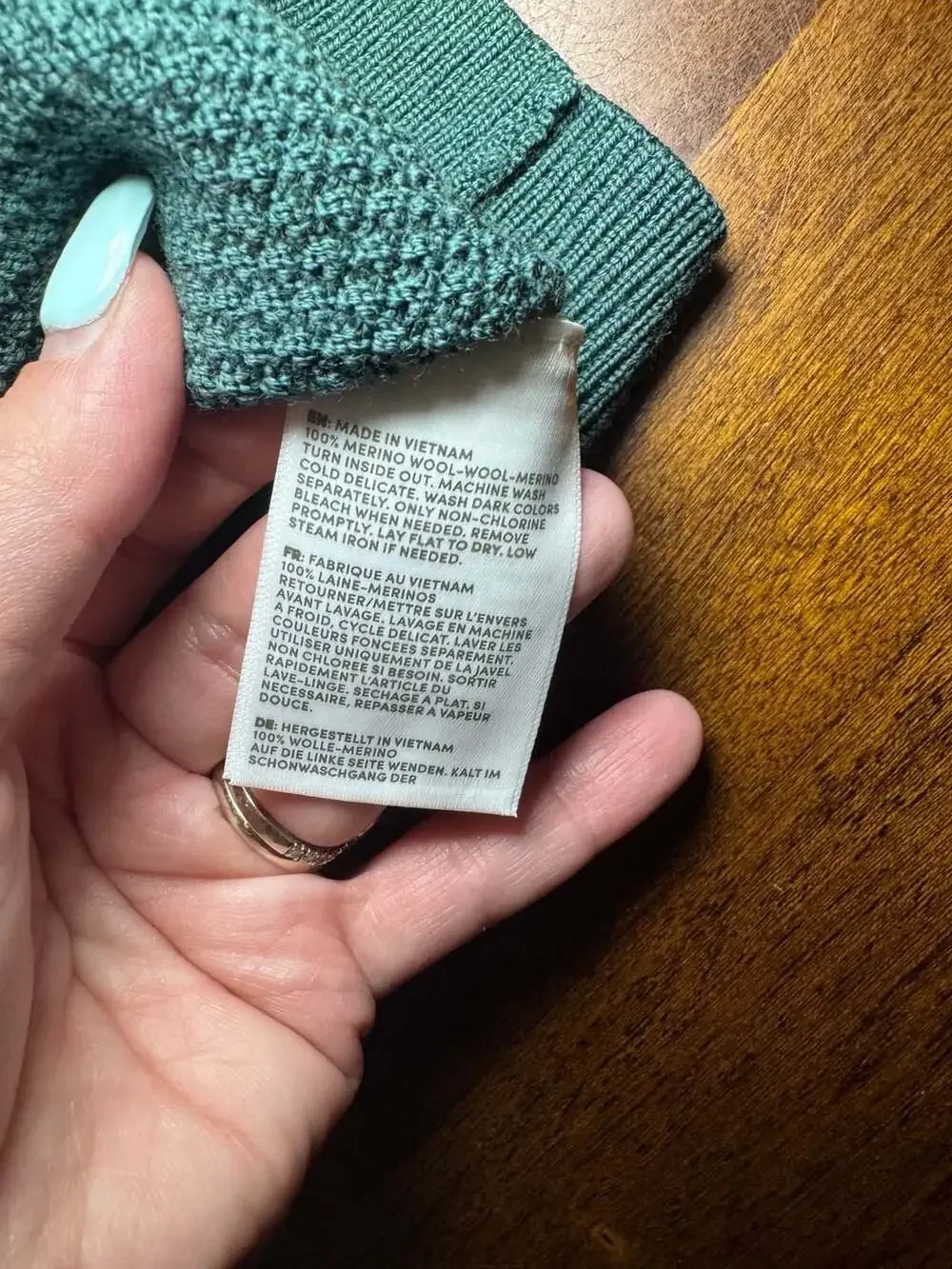 Lands’ End Men’s XL Green 100% Merino Wool V-Neck Textured Knit Sweater